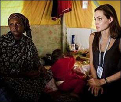 Angelina Jolie pide ayuda para los refugiados de Libia