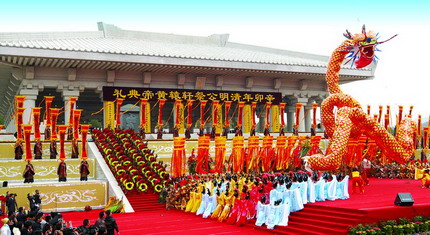 Rinden homenaje público al Soberano Amarillo en Shaanxi de China