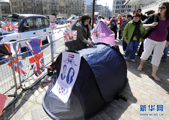 Turismo internacional invade con sus tiendas las inmediaciones de Westminster