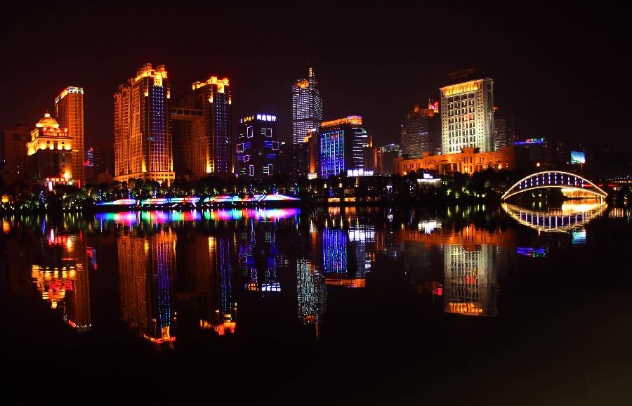 Paisaje nocturno de la ciudad de Nanning, Guangxi