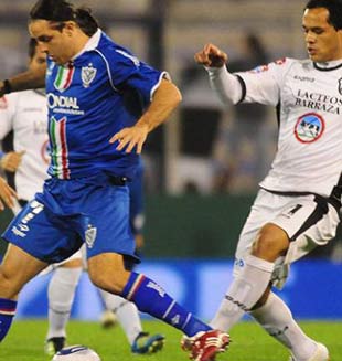 Fútbol argentino: Gana Vélez y es único líder