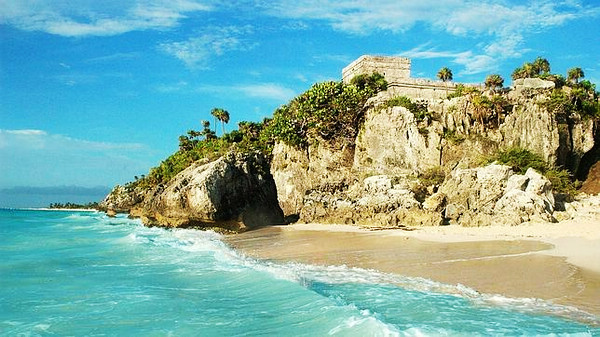 Diez destinos para visitar antes del fin del mundo1. La ruta maya: Tulum, una ciudad amurallada de la cultura maya en México 