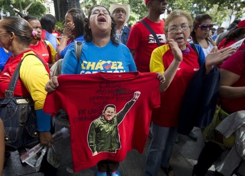 Chávez supera con éxito operación por cáncer