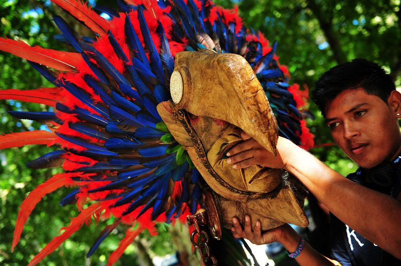 Mayas dan la bienvenida al “día final”