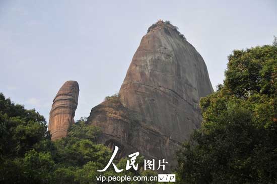 Rocas en Guangdong se asemejan a órganos reproductores masculino y femenino