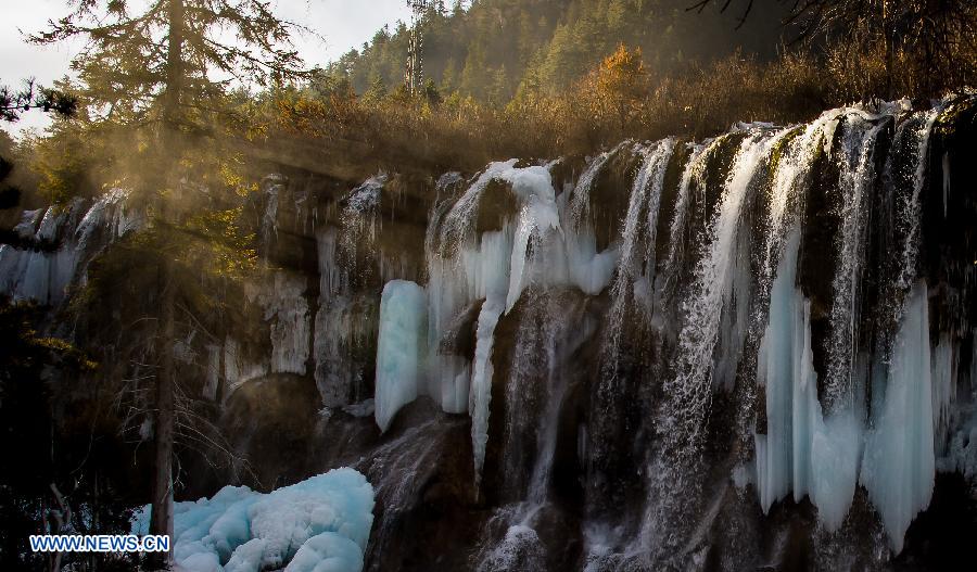 Bello paisaje invernal de Jiuzhaigou, Sichuan