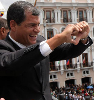 Correa celebra mayoría obtenida en la Asamblea Nacional tras comicios
