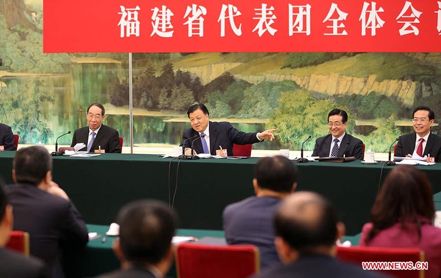 Líderes y legisladores chinos discuten informe sobre labor del gobierno (4)