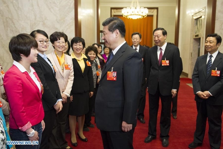 Líderes y legisladores de China discuten informe sobre labor del gobierno