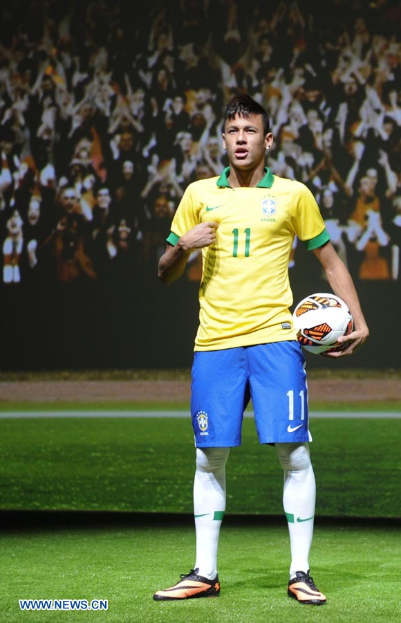 Fútbol: Brasileño Neymar admite nerviosismo por jugar con el Barcelona