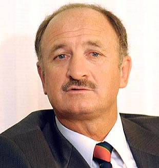 Fútbol: Scolari ora en santuario por la selección de Brasil