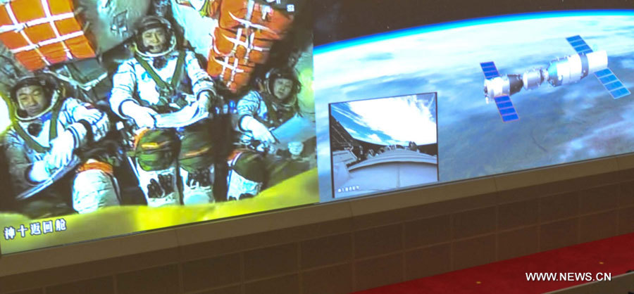 Astronautas chinos realizan trabajo de mantenimiento en módulo espacial 