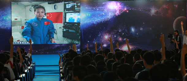 Astronauta china ofrecerá su primera clase espacial