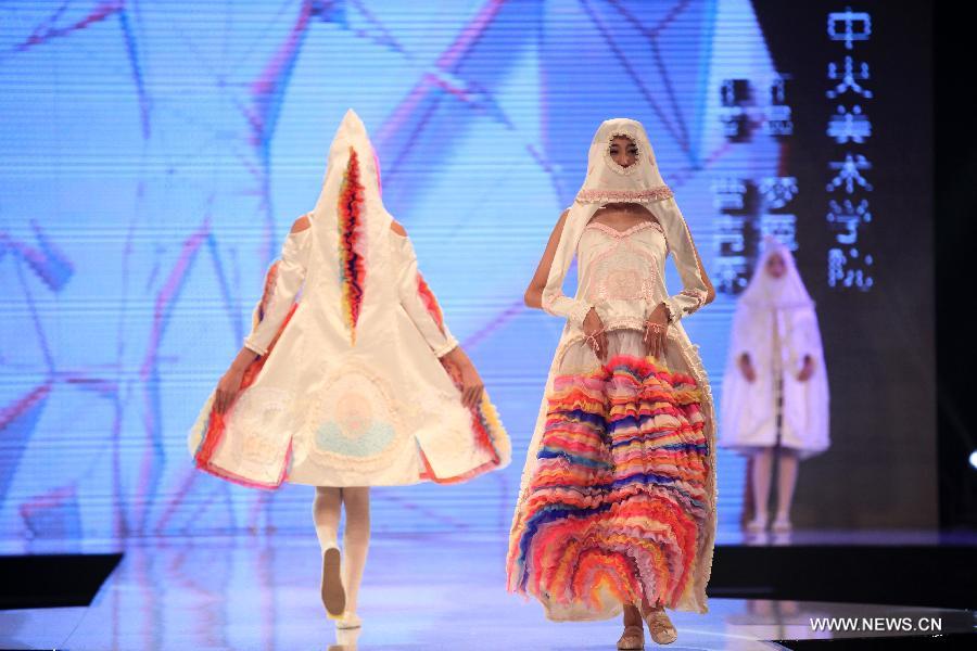 Creaciones en la Temporada de Moda Jimo en China