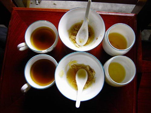 Tres té de la etnia Bai