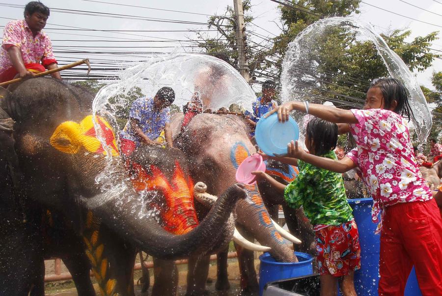 Festival De Agua De Songkran En Tailandia 2
