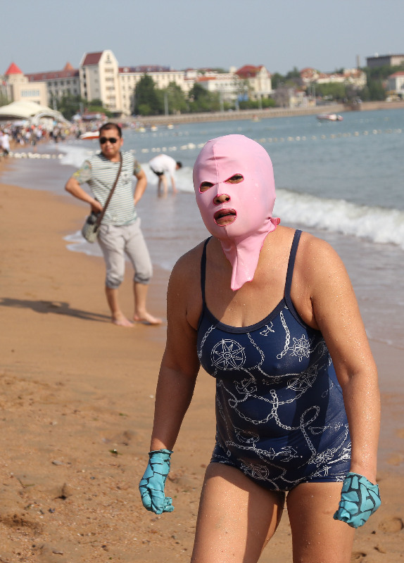Bañistas chinas con bikini facial